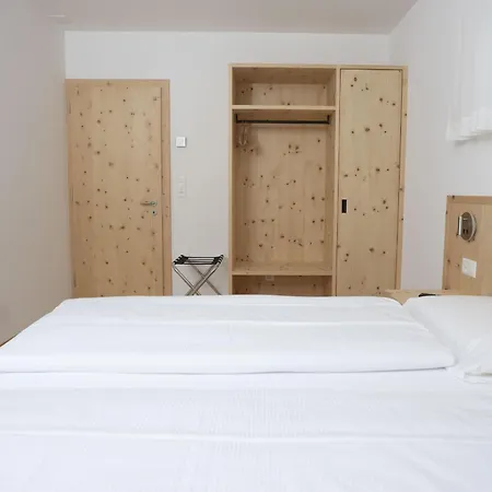 Chasa Helvetia Duai Мюстаир